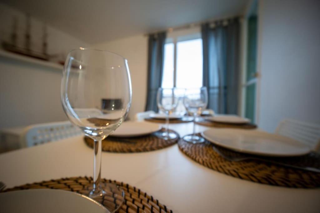 Fully Equipped Apartment Balcony Sleeps 7 Wifi Marseilles Buitenkant foto