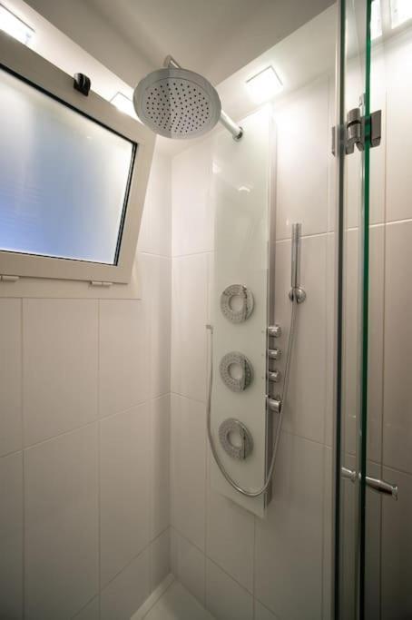 Fully Equipped Apartment Balcony Sleeps 7 Wifi Marseilles Buitenkant foto